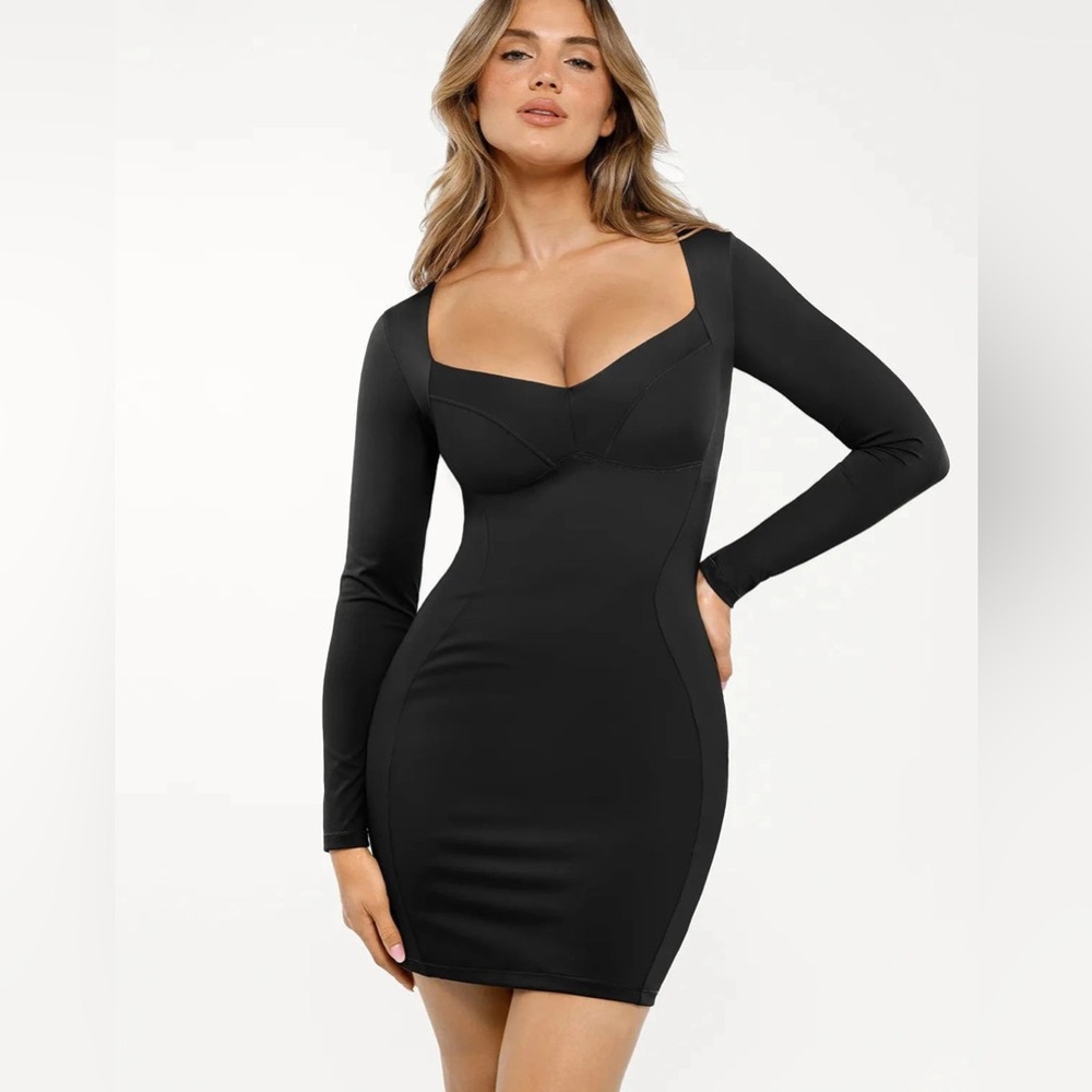 Elegant Black Long-Sleeve Bodycon Dress with Sweetheart Neckline